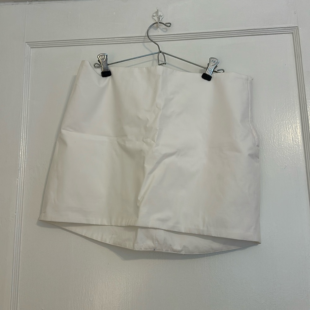 Interior white skirt